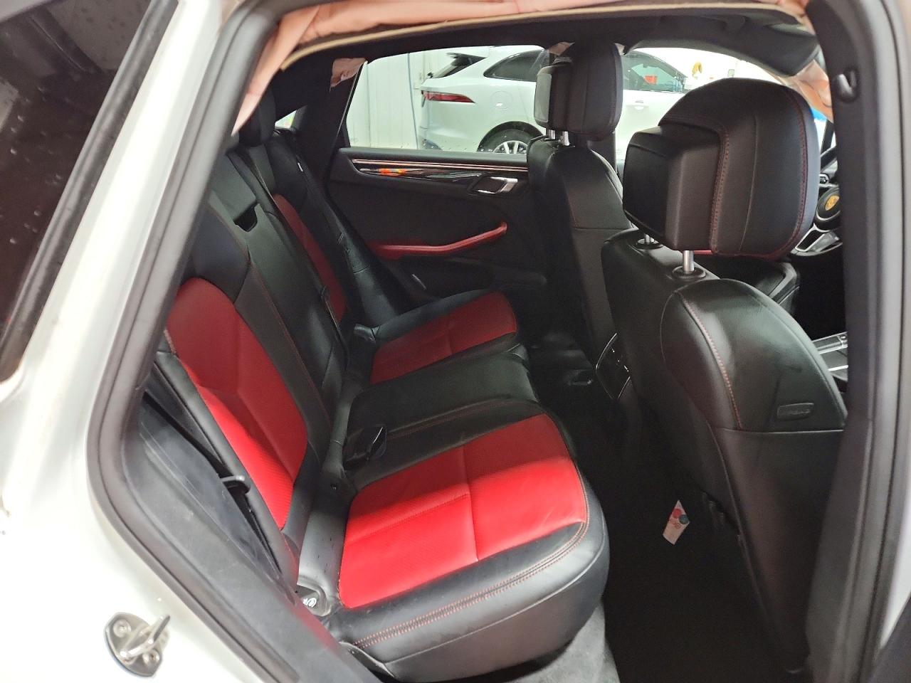 2018 PORSCHE MACAN photo 11