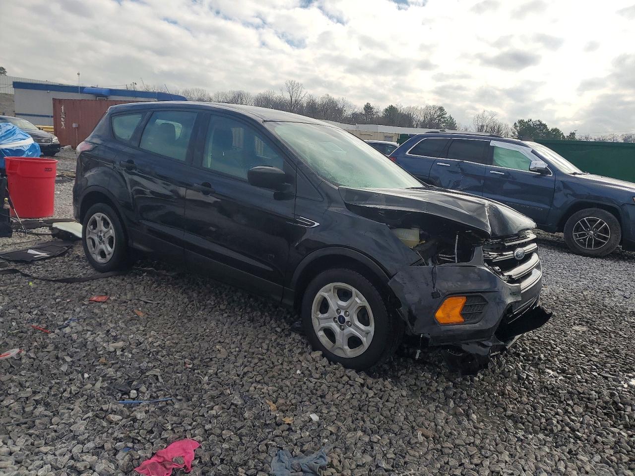2017 FORD ESCAPE S photo 4