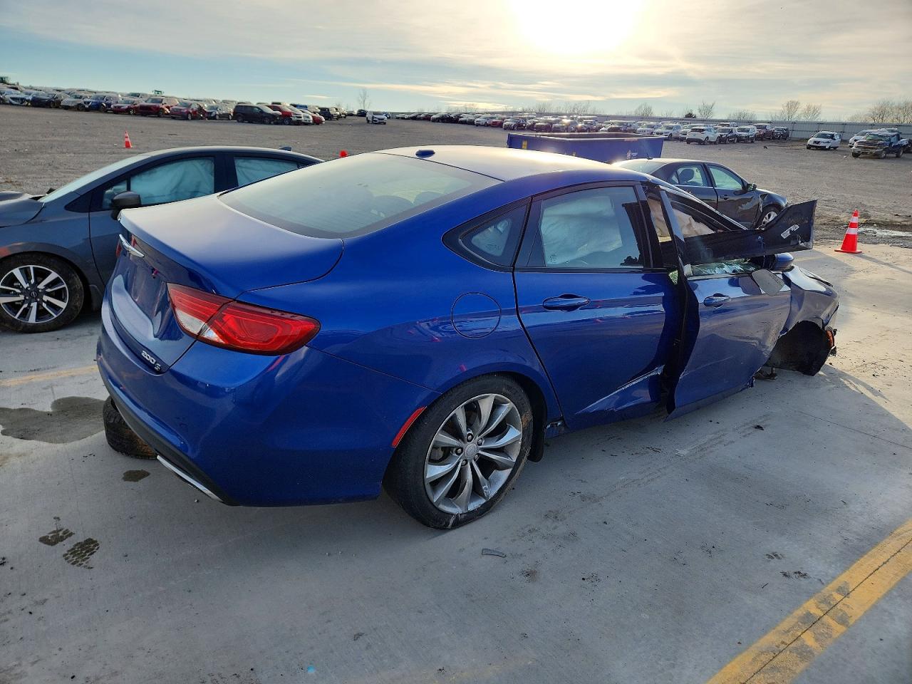 2016 CHRYSLER 200 S photo 3