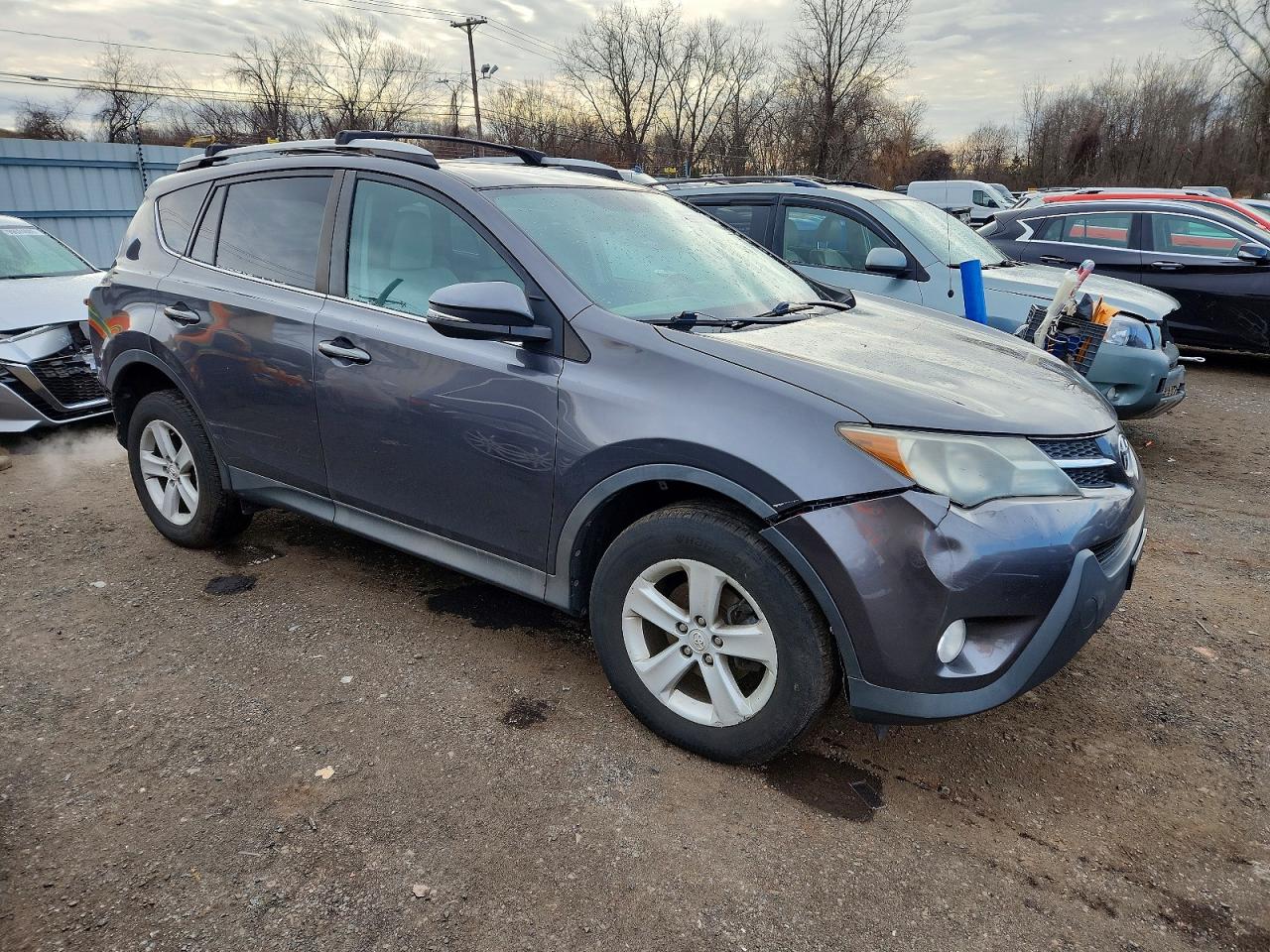 2014 TOYOTA RAV4 XLE photo 4