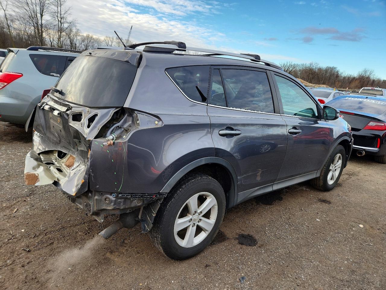 2014 TOYOTA RAV4 XLE photo 3