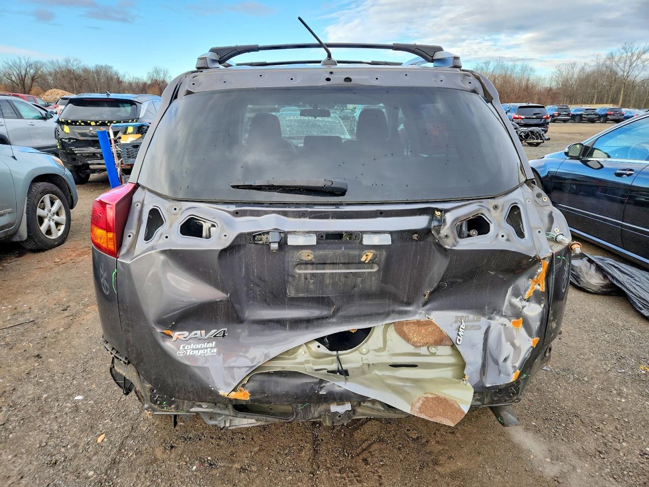 2014 TOYOTA RAV4 XLE photo 6