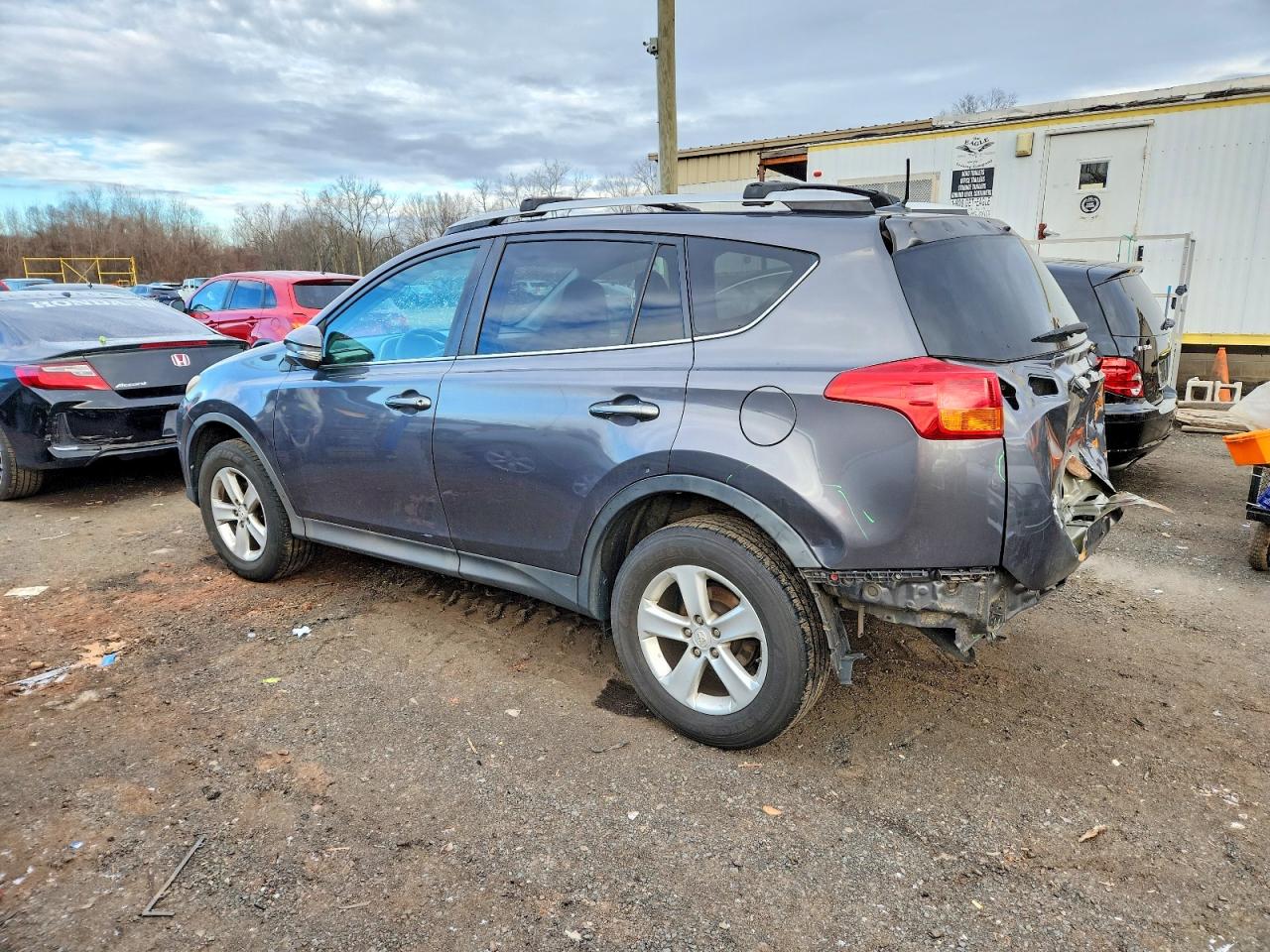 2014 TOYOTA RAV4 XLE photo 2
