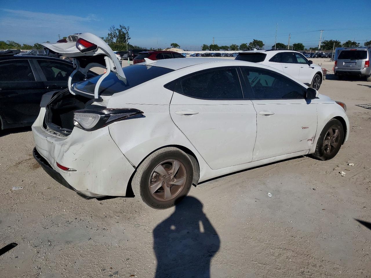 2015 HYUNDAI ELANTRA SE photo 3