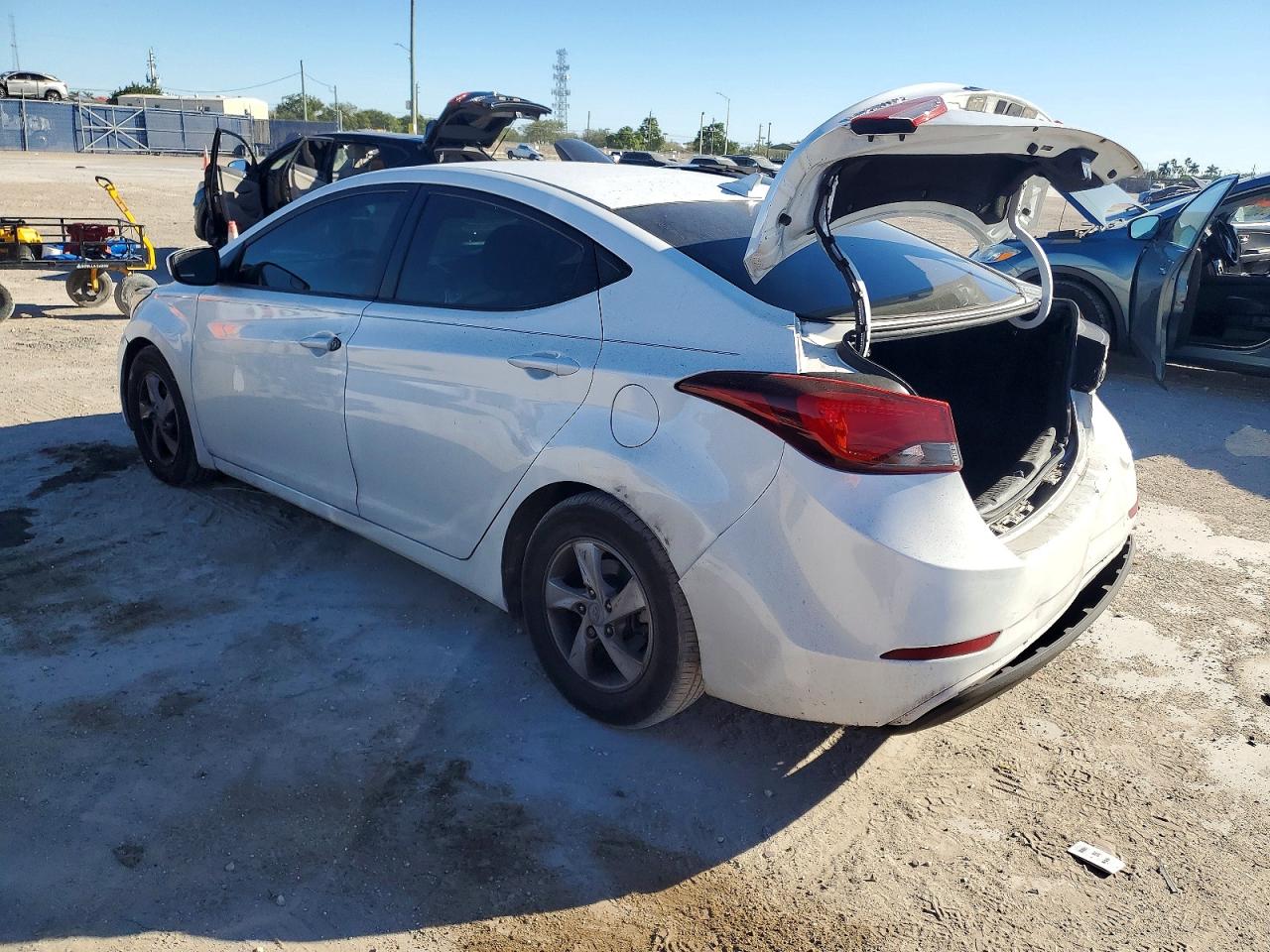 2015 HYUNDAI ELANTRA SE photo 2