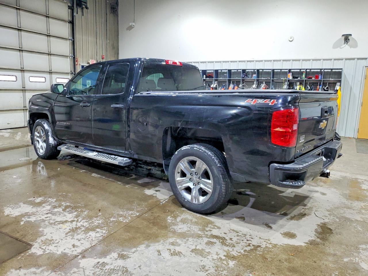 2017 CHEVROLET SILVERADO K1500 CUSTOM photo 2