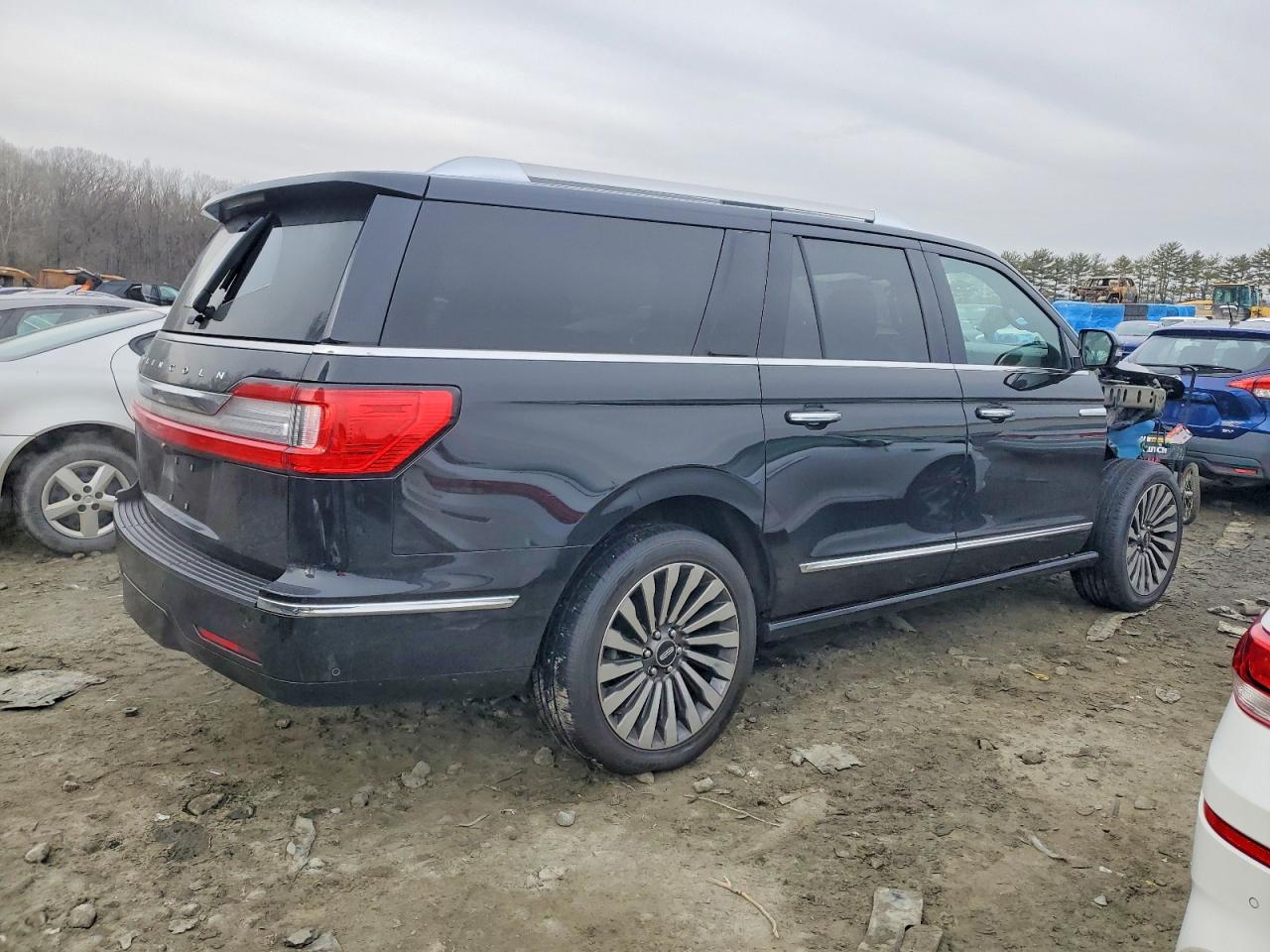 2019 LINCOLN NAVIGATOR L RESERVE photo 3
