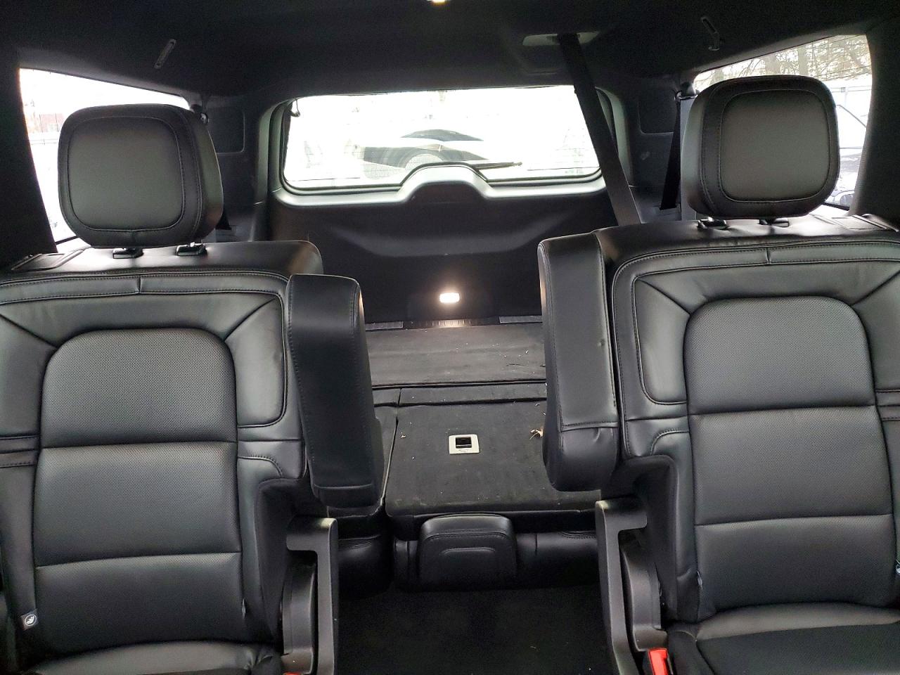 2019 LINCOLN NAVIGATOR L RESERVE photo 10