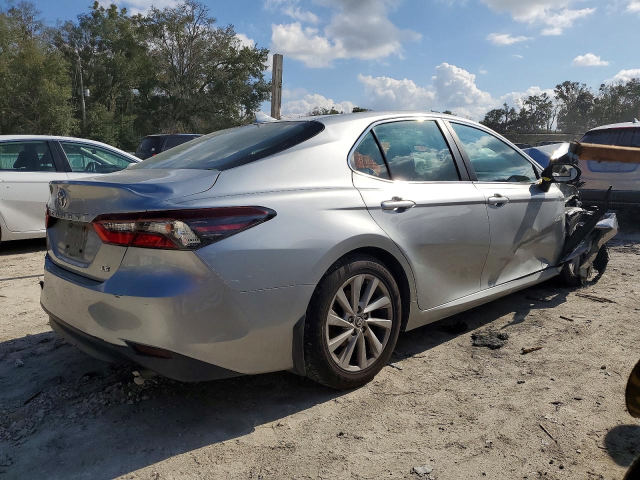 2022 TOYOTA CAMRY LE photo 5