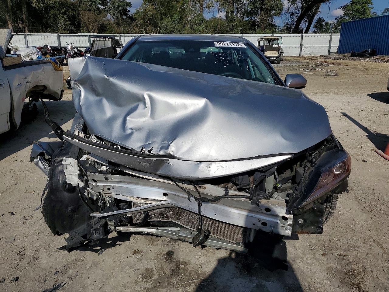 2022 TOYOTA CAMRY LE photo 9