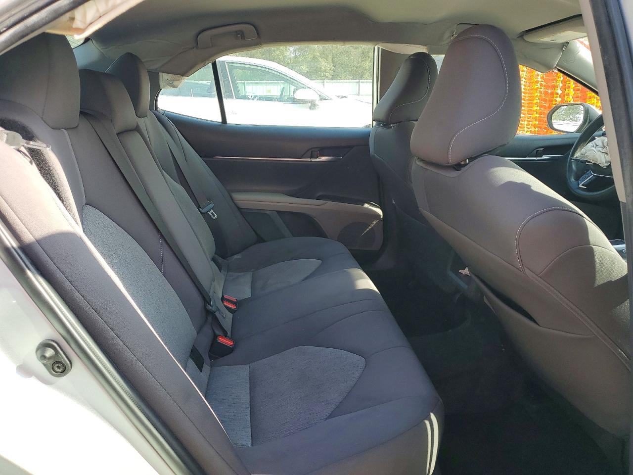 2022 TOYOTA CAMRY LE photo 19