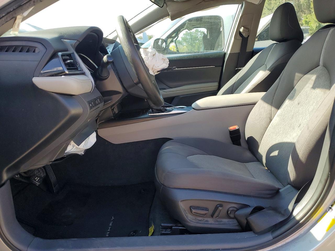 2022 TOYOTA CAMRY LE photo 13