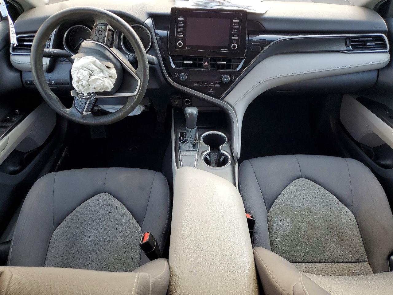 2022 TOYOTA CAMRY LE photo 15