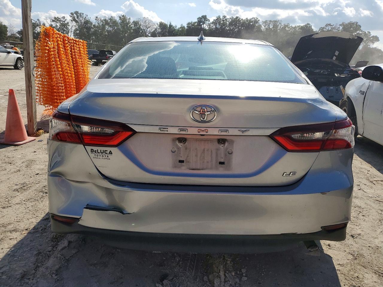2022 TOYOTA CAMRY LE photo 11