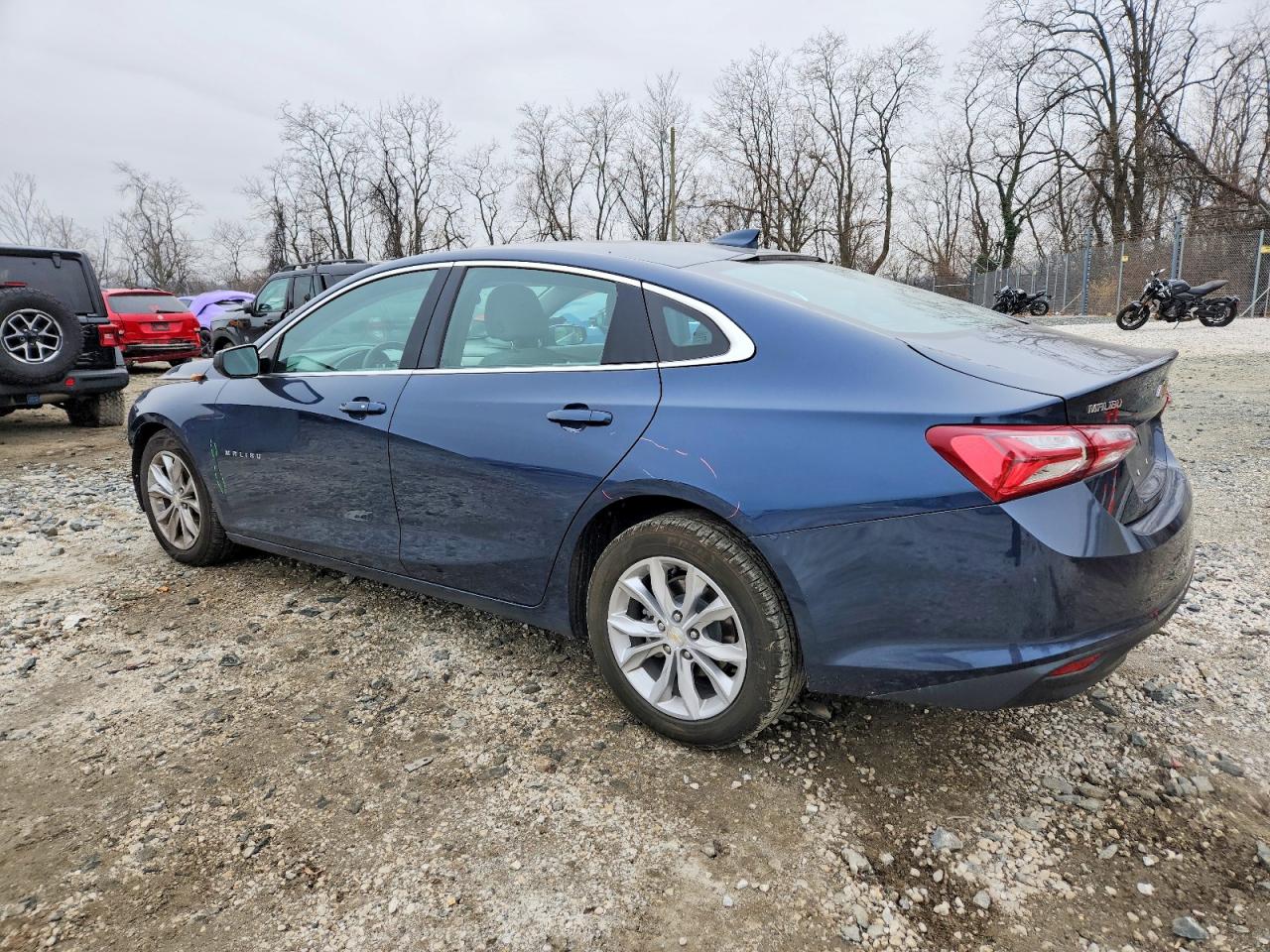 2022 CHEVROLET MALIBU LT photo 2
