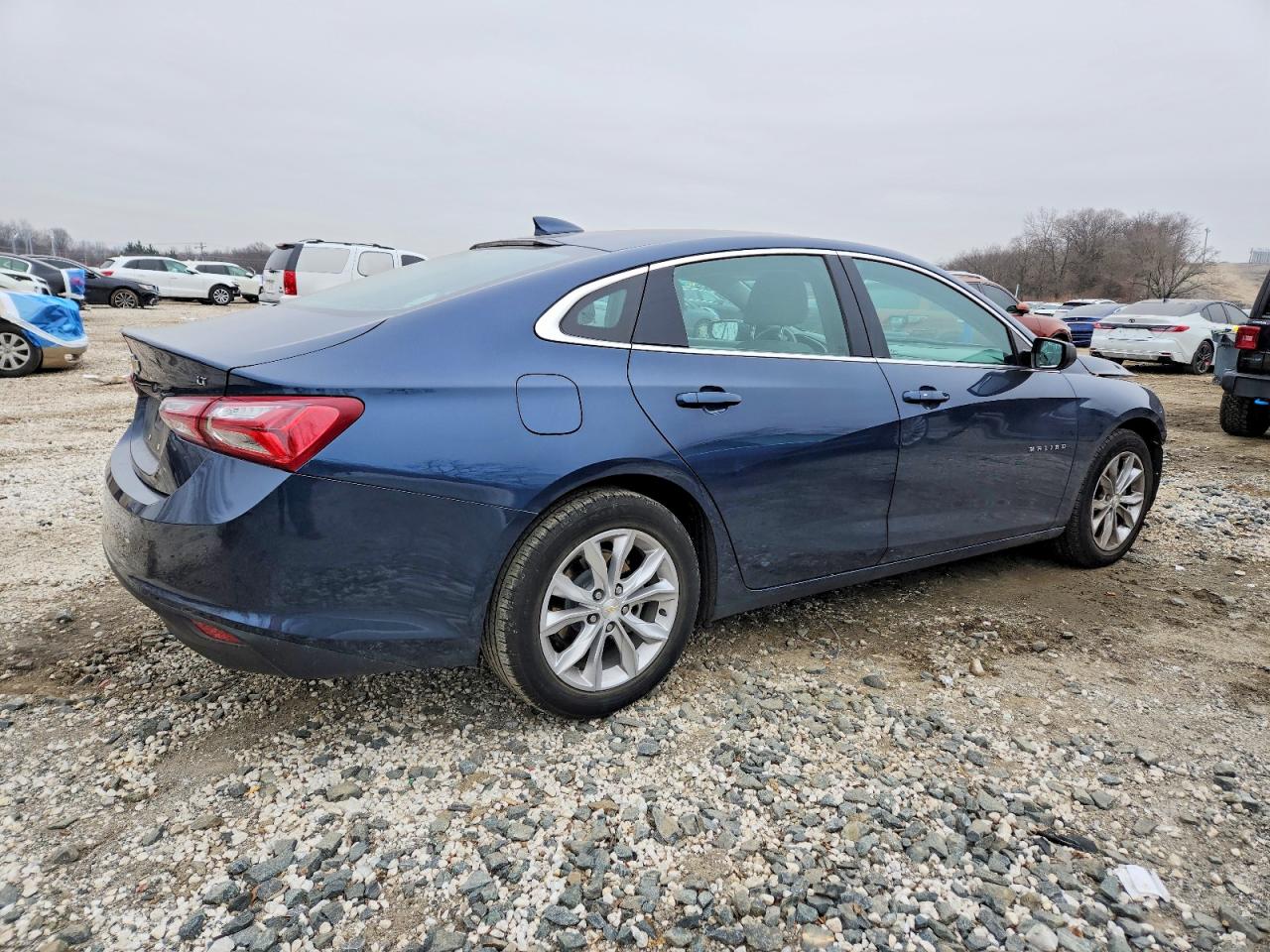 2022 CHEVROLET MALIBU LT photo 3