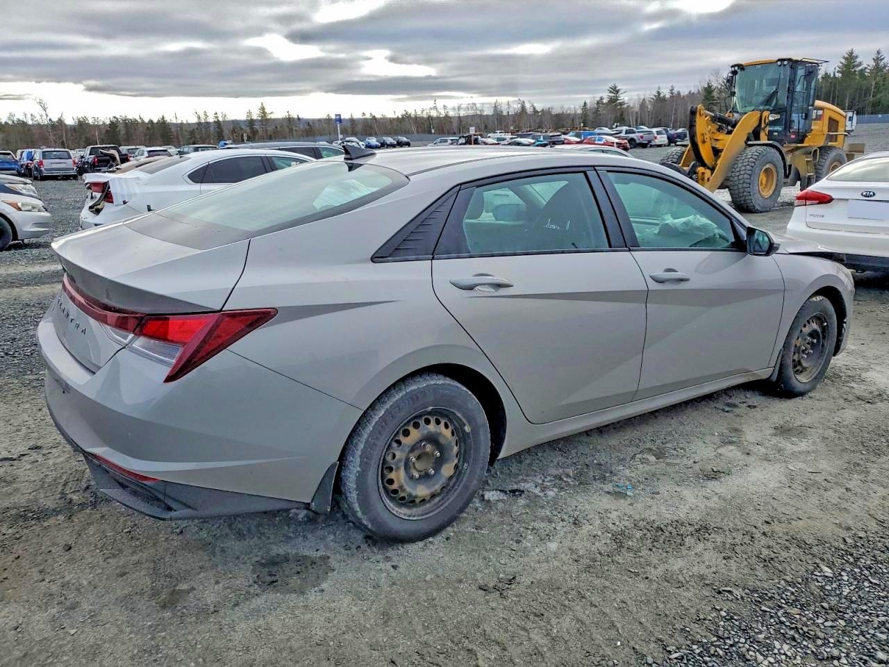 2023 HYUNDAI ELANTRA SEL photo 3