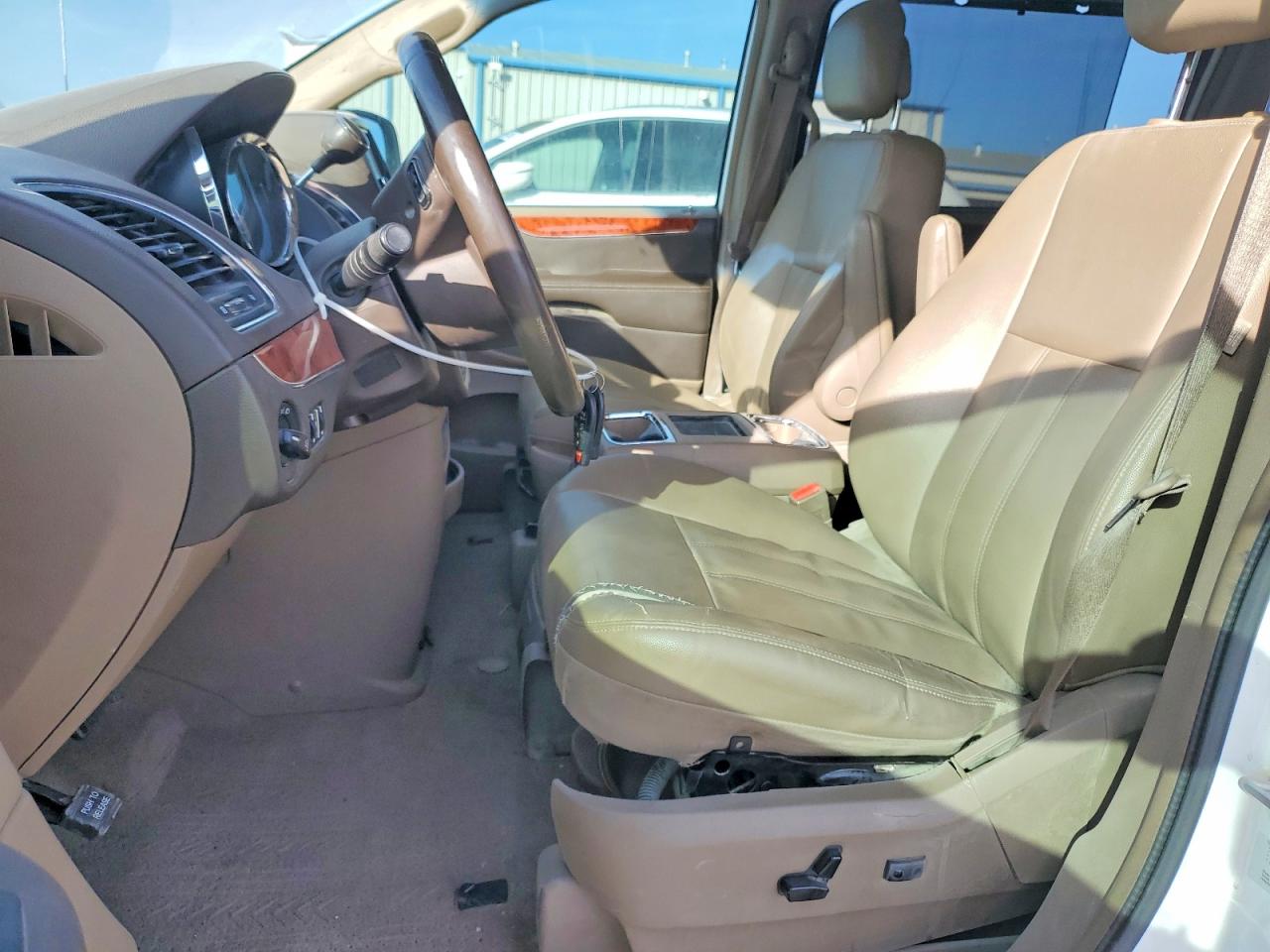 2015 CHRYSLER TOWN & COUNTRY TOURING photo 7