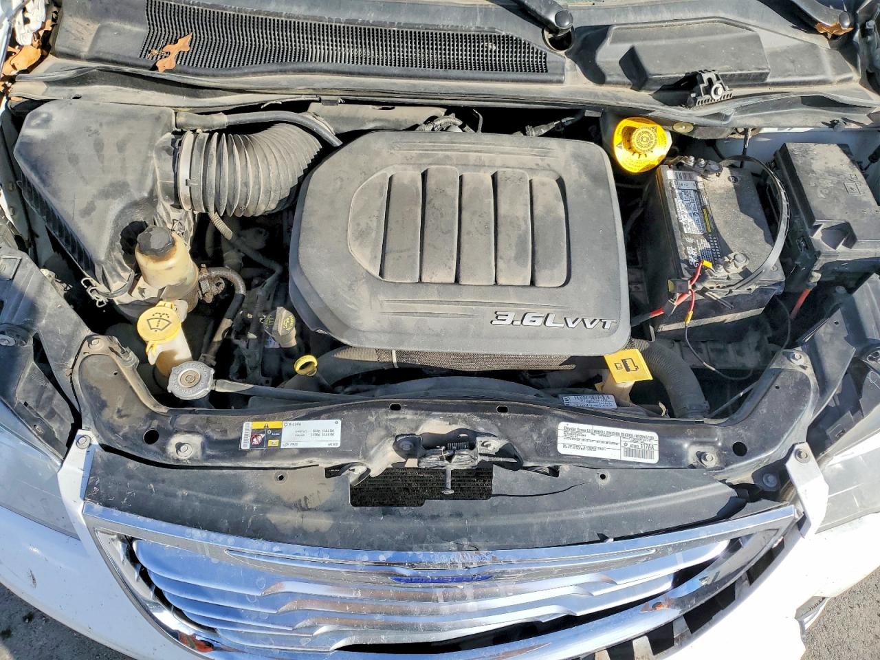 2015 CHRYSLER TOWN & COUNTRY TOURING photo 12