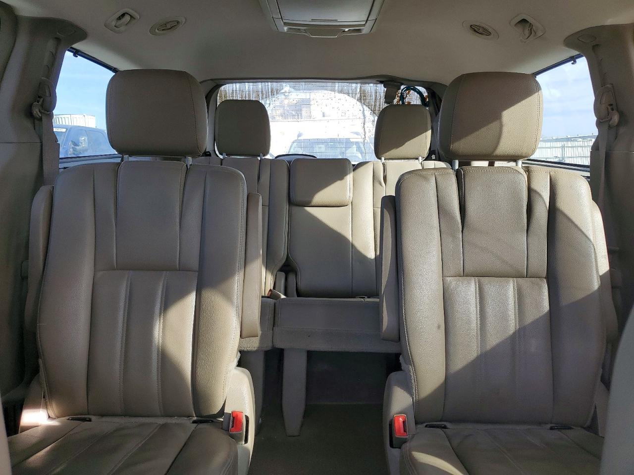 2015 CHRYSLER TOWN & COUNTRY TOURING photo 10
