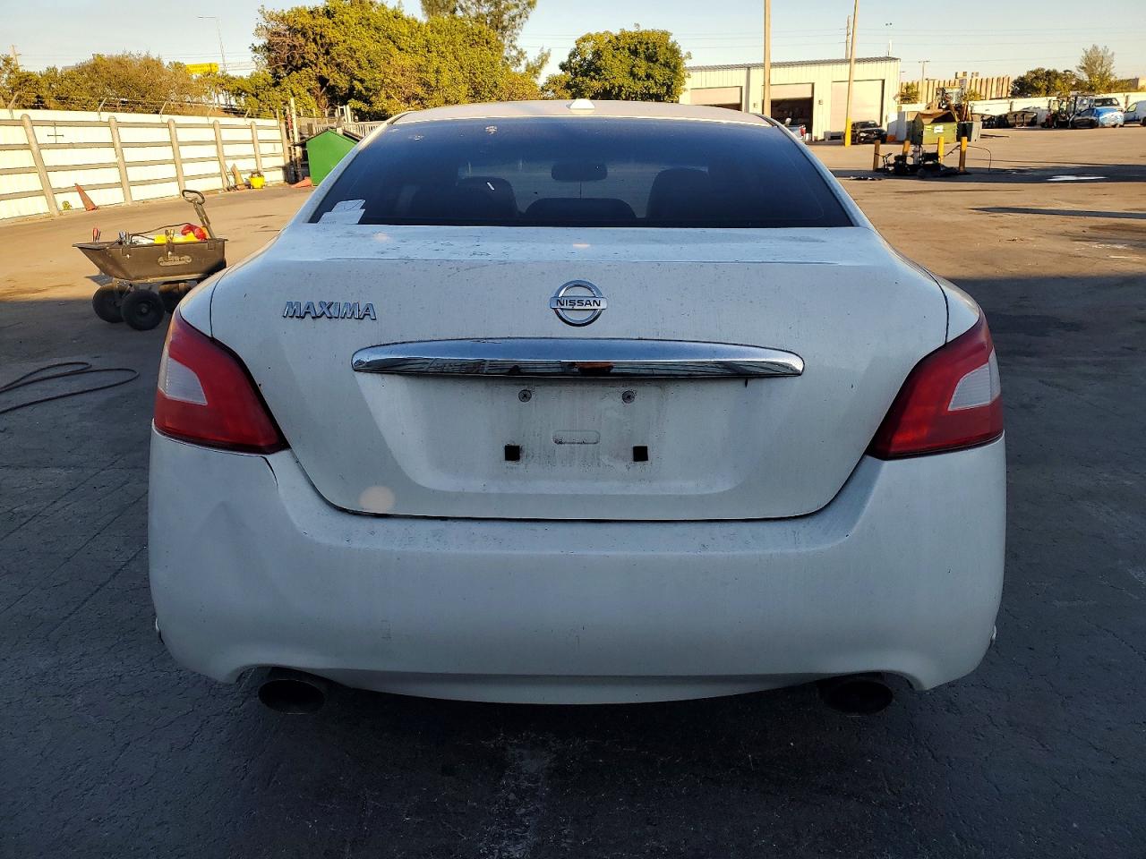 2010 NISSAN MAXIMA S photo 6