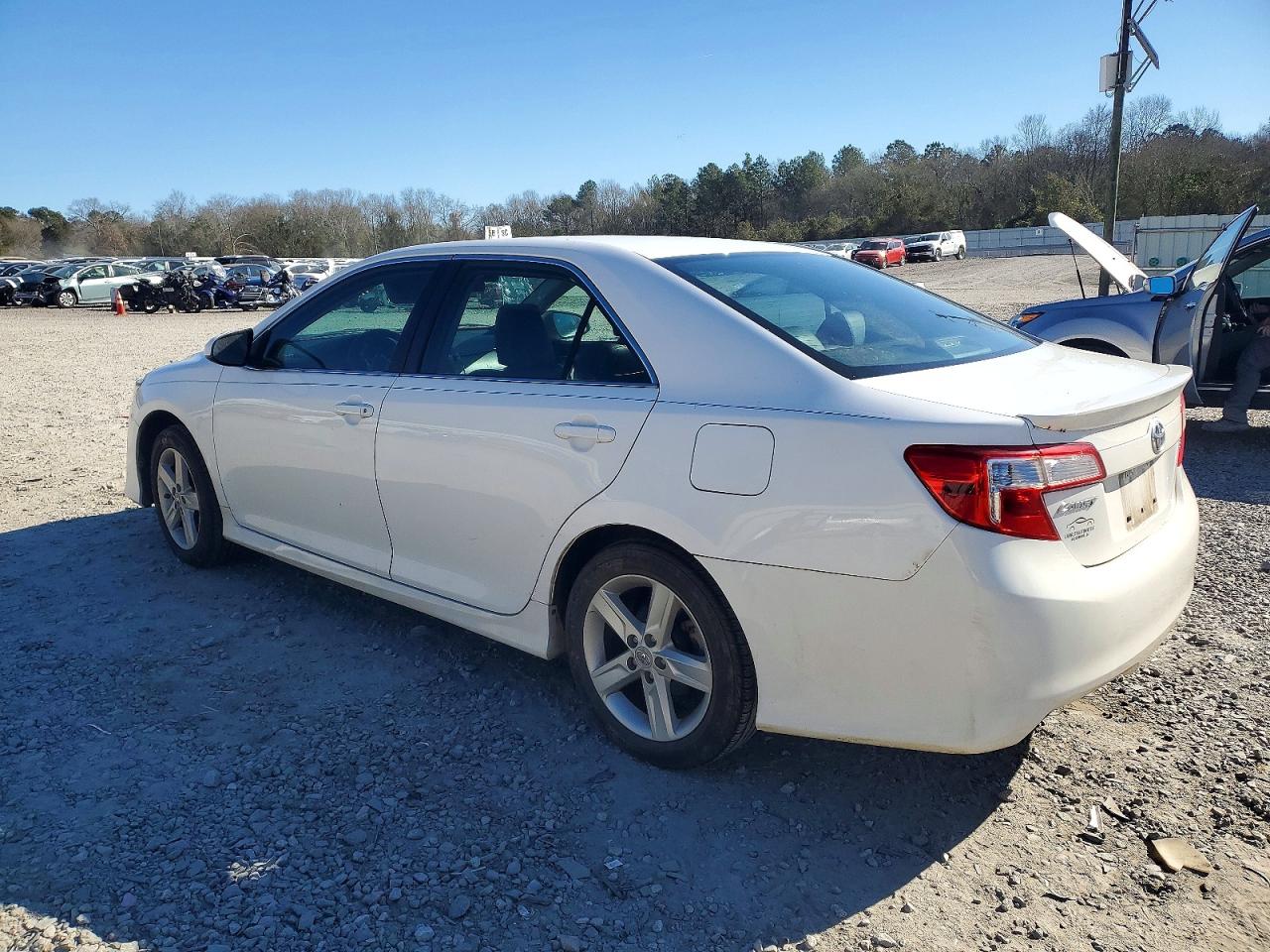 2013 TOYOTA CAMRY L photo 2