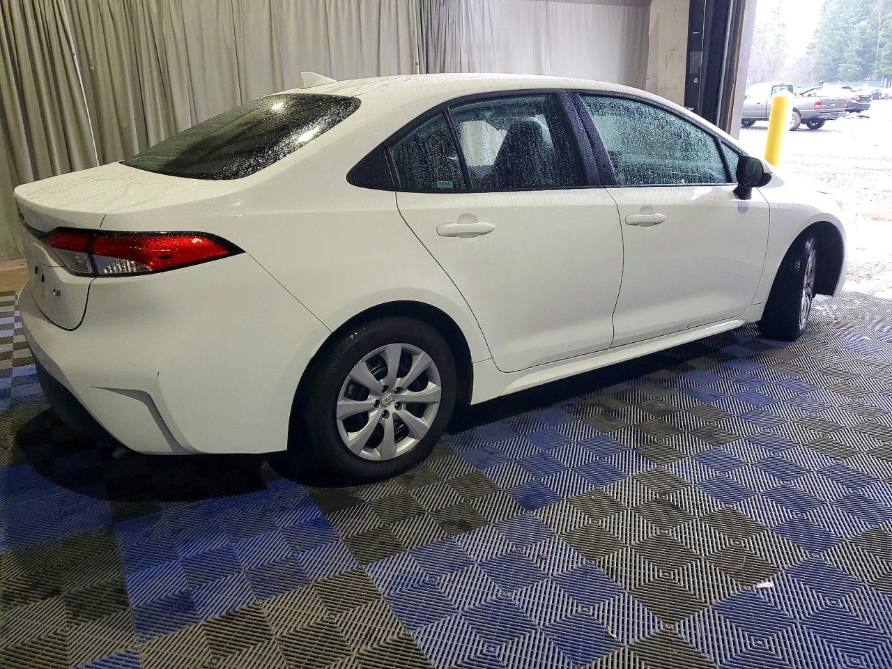 2025 TOYOTA COROLLA LE photo 3