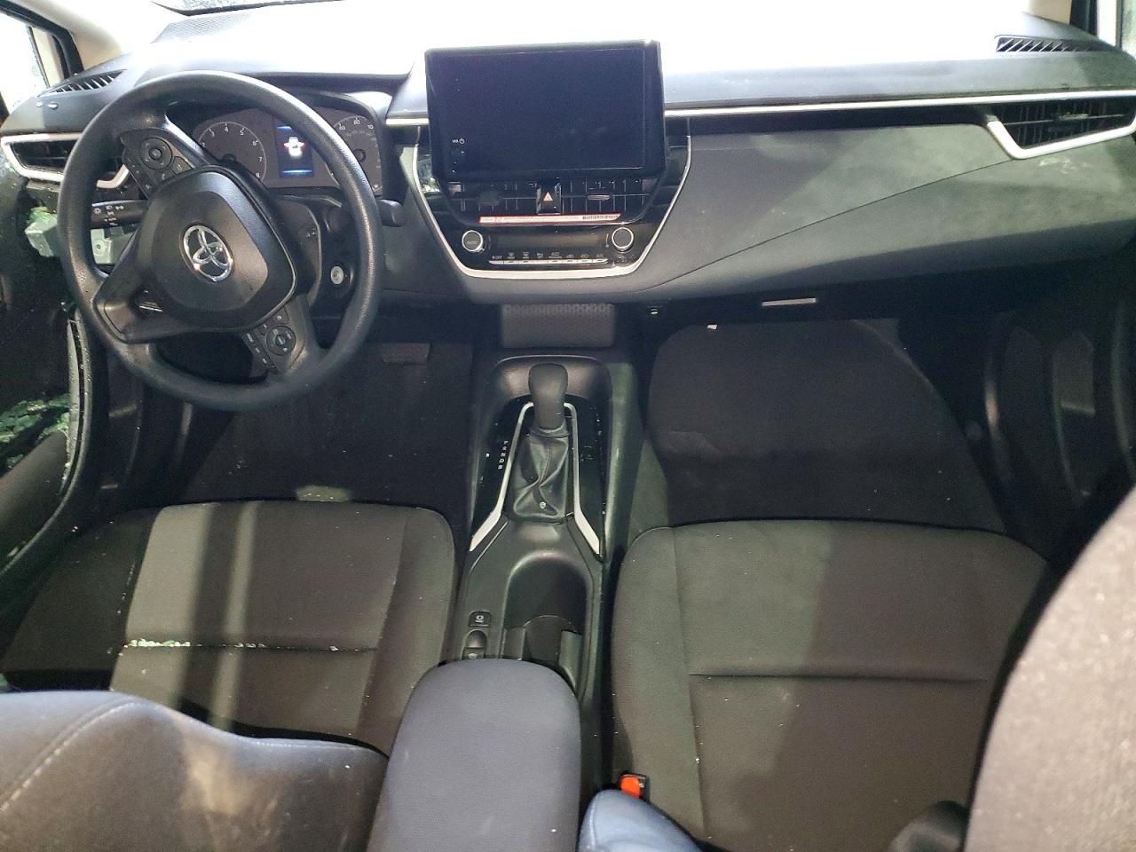 2025 TOYOTA COROLLA LE photo 8