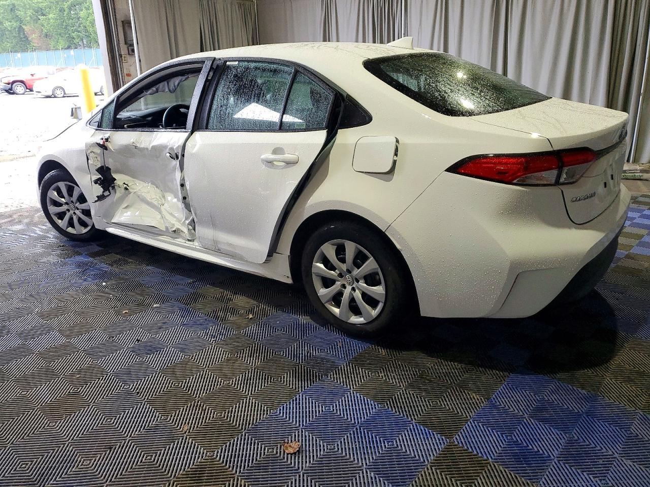 2025 TOYOTA COROLLA LE photo 2