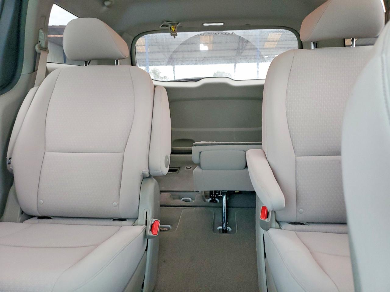 2017 KIA SEDONA L photo 10