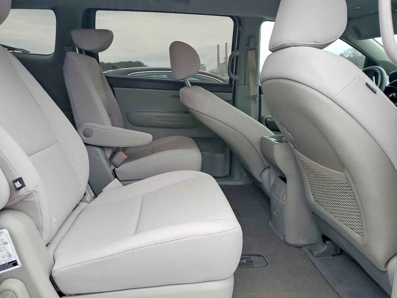 2017 KIA SEDONA L photo 11
