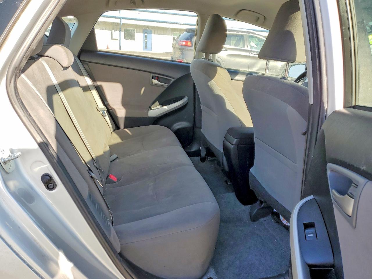 2014 TOYOTA PRIUS PLUG-IN photo 10