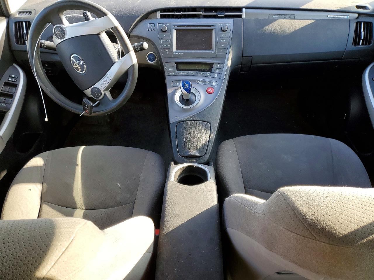 2014 TOYOTA PRIUS PLUG-IN photo 8