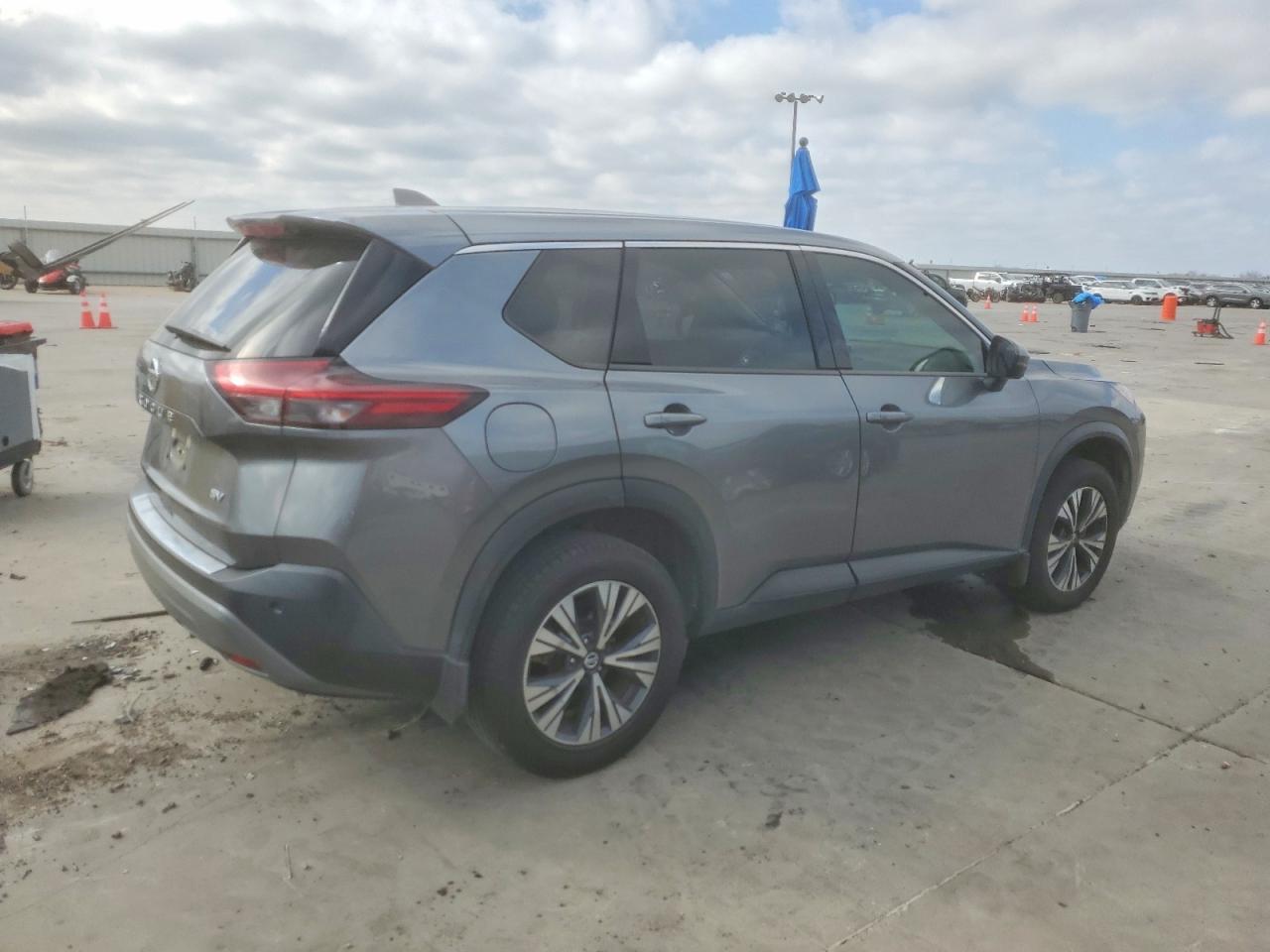 2021 NISSAN ROGUE SV photo 3