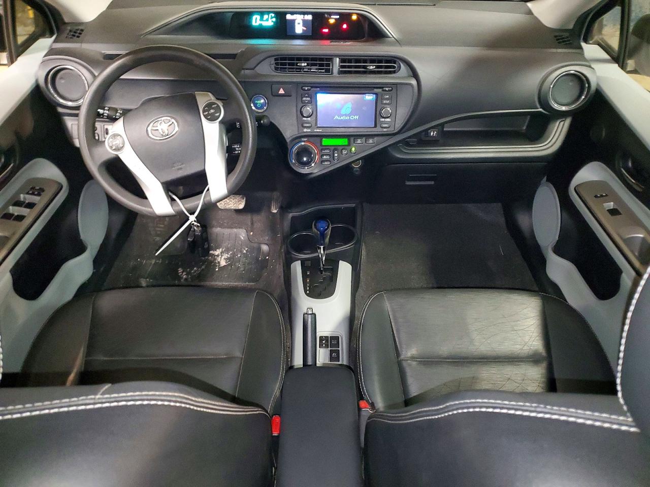 2012 TOYOTA PRIUS C photo 8