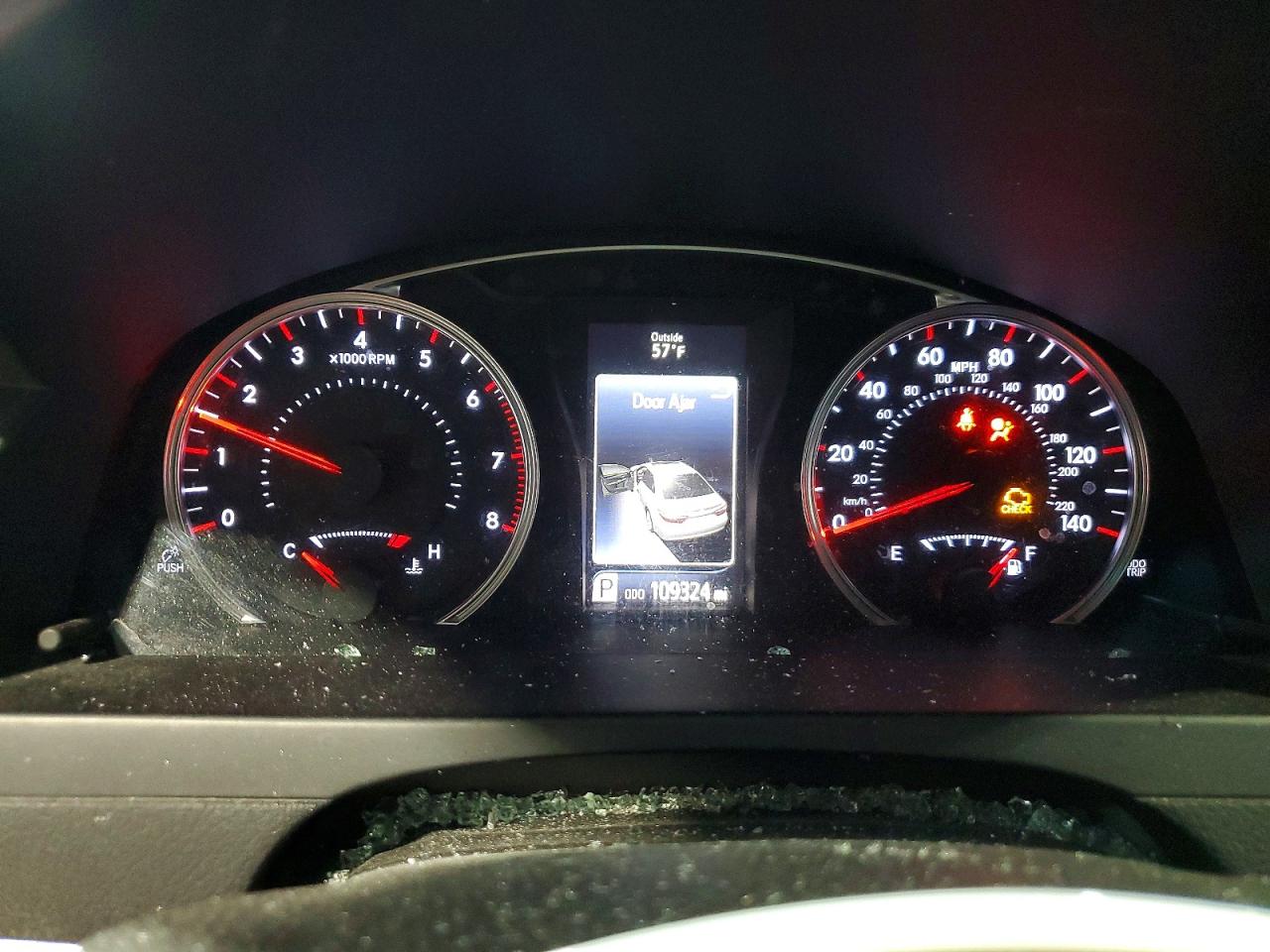2016 TOYOTA CAMRY SE photo 9