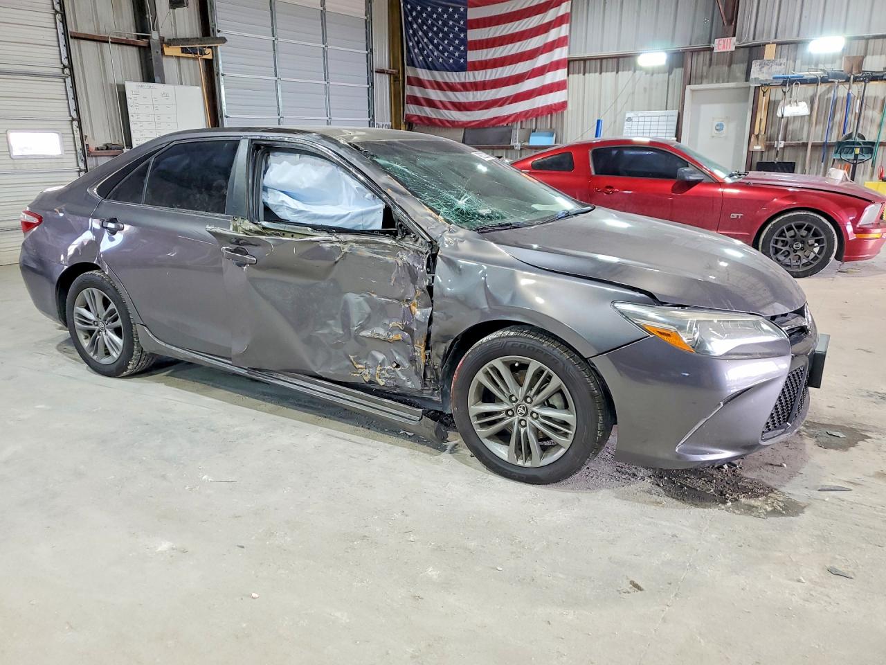 2016 TOYOTA CAMRY SE photo 4