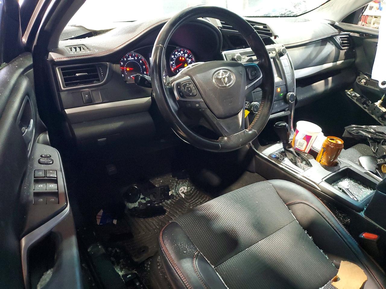 2016 TOYOTA CAMRY SE photo 8
