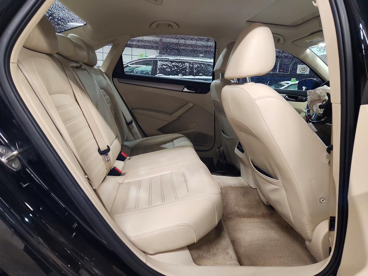 2015 VOLKSWAGEN PASSAT SE photo 10