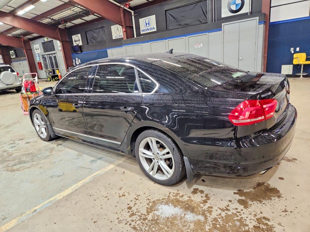 2015 VOLKSWAGEN PASSAT SE photo 2