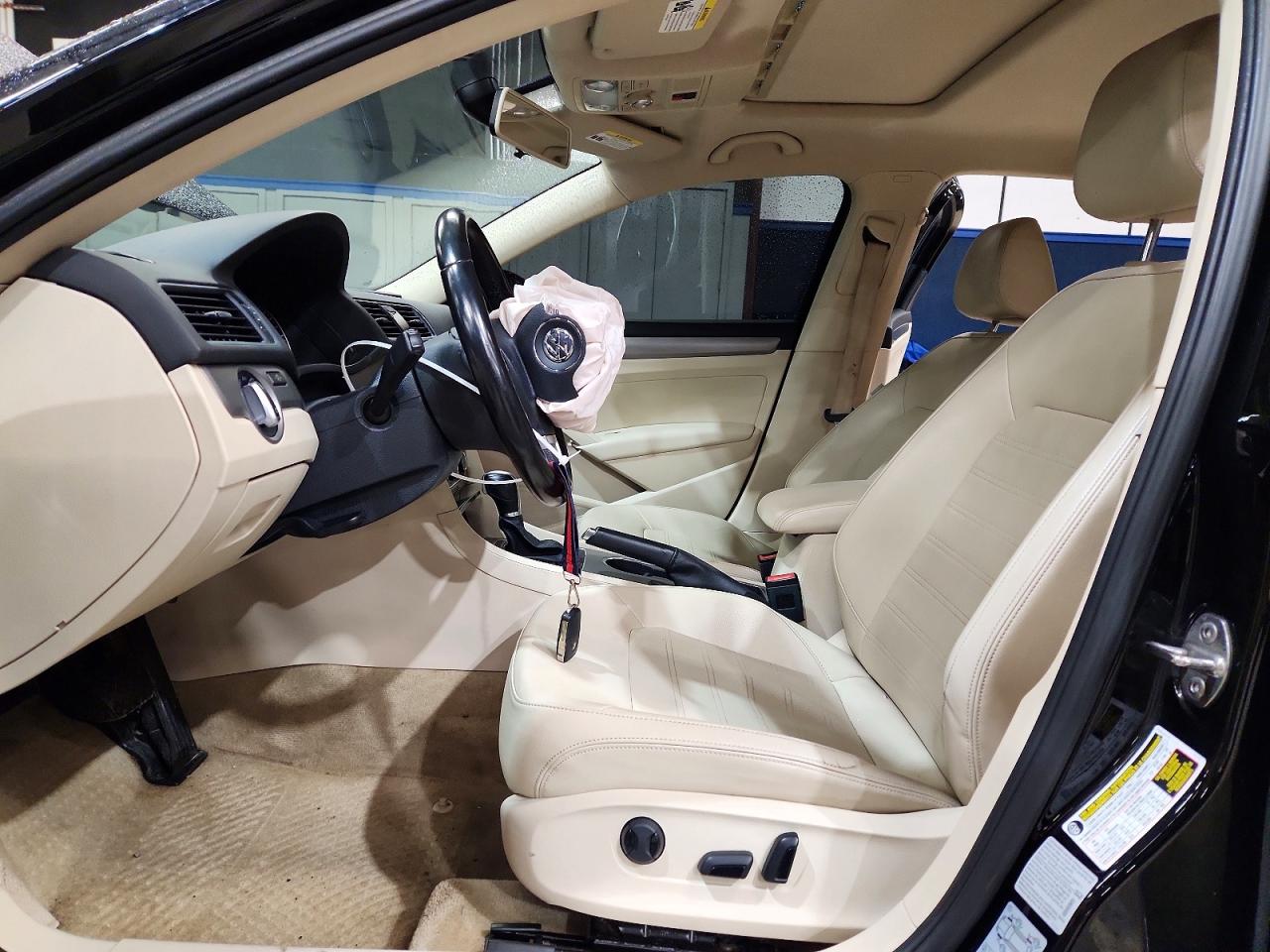 2015 VOLKSWAGEN PASSAT SE photo 7
