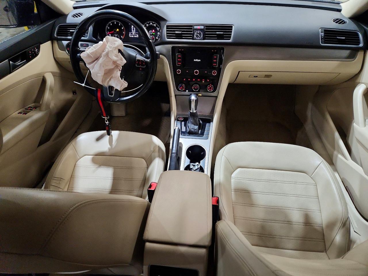 2015 VOLKSWAGEN PASSAT SE photo 8