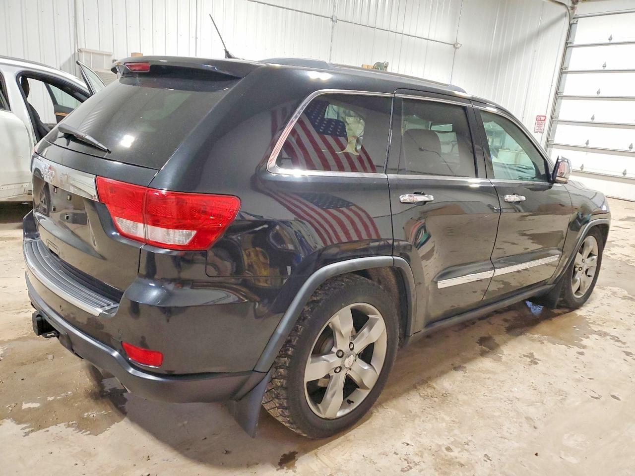 2011 JEEP GRAND CHEROKEE OVERLAND photo 3