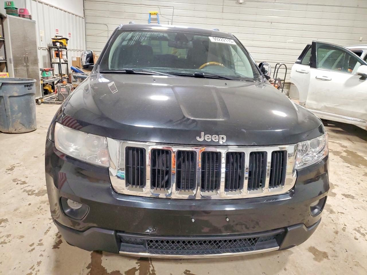 2011 JEEP GRAND CHEROKEE OVERLAND photo 5