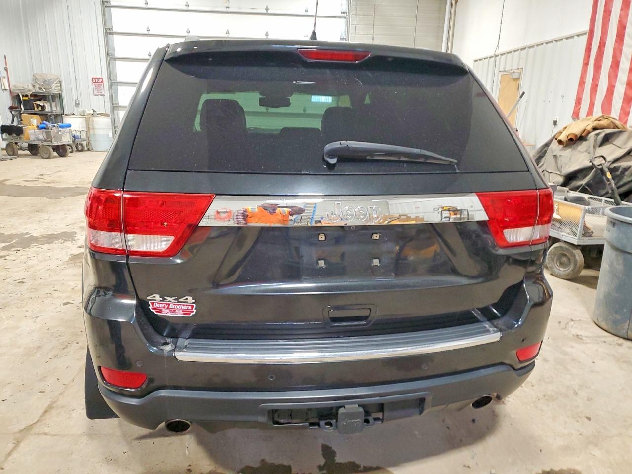 2011 JEEP GRAND CHEROKEE OVERLAND photo 6