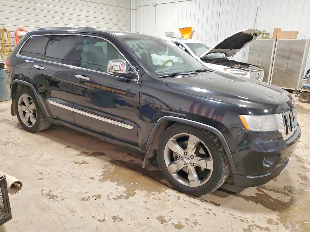 2011 JEEP GRAND CHEROKEE OVERLAND photo 4