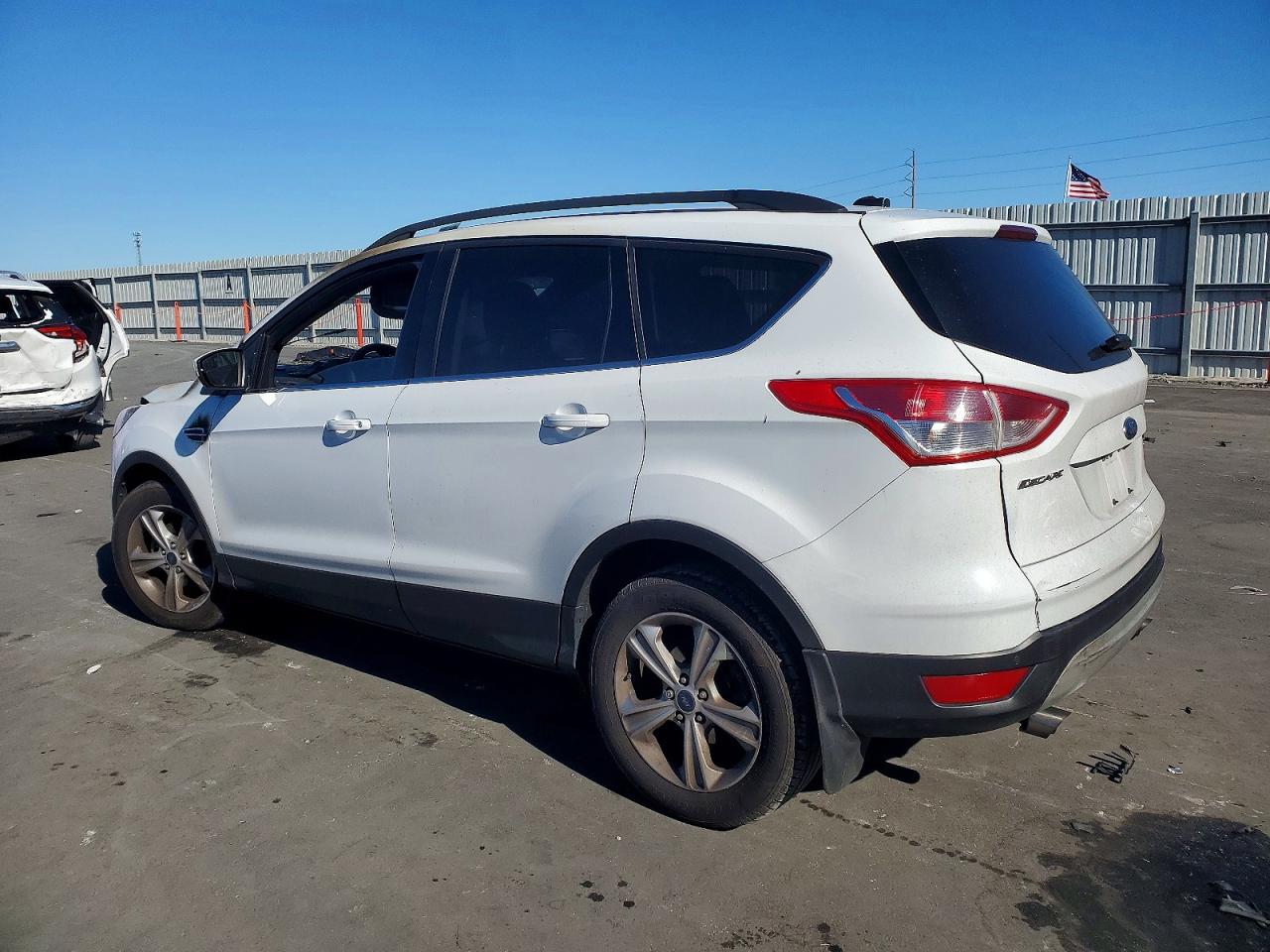 2016 FORD ESCAPE SE photo 2