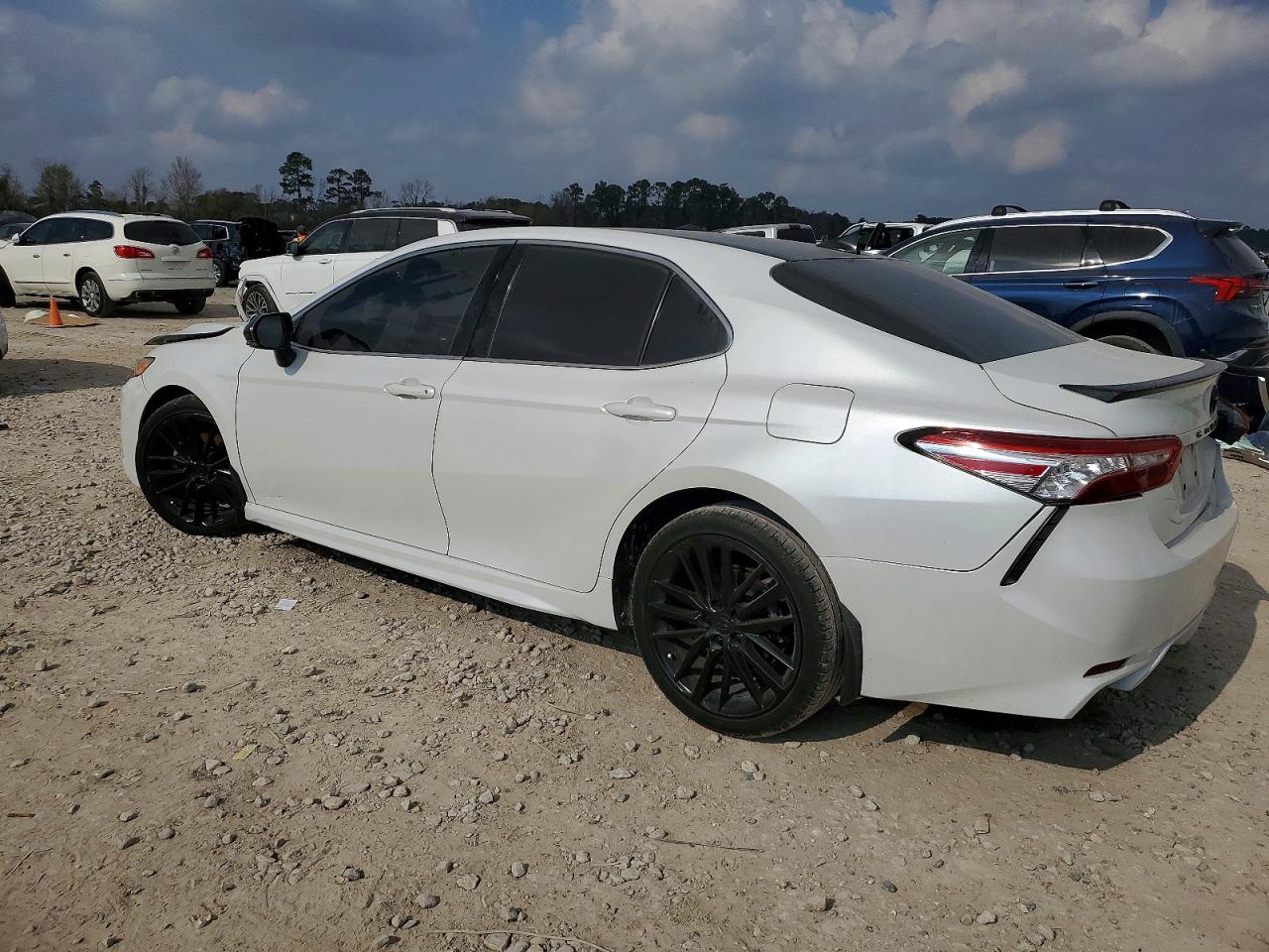 2020 TOYOTA CAMRY XSE photo 2