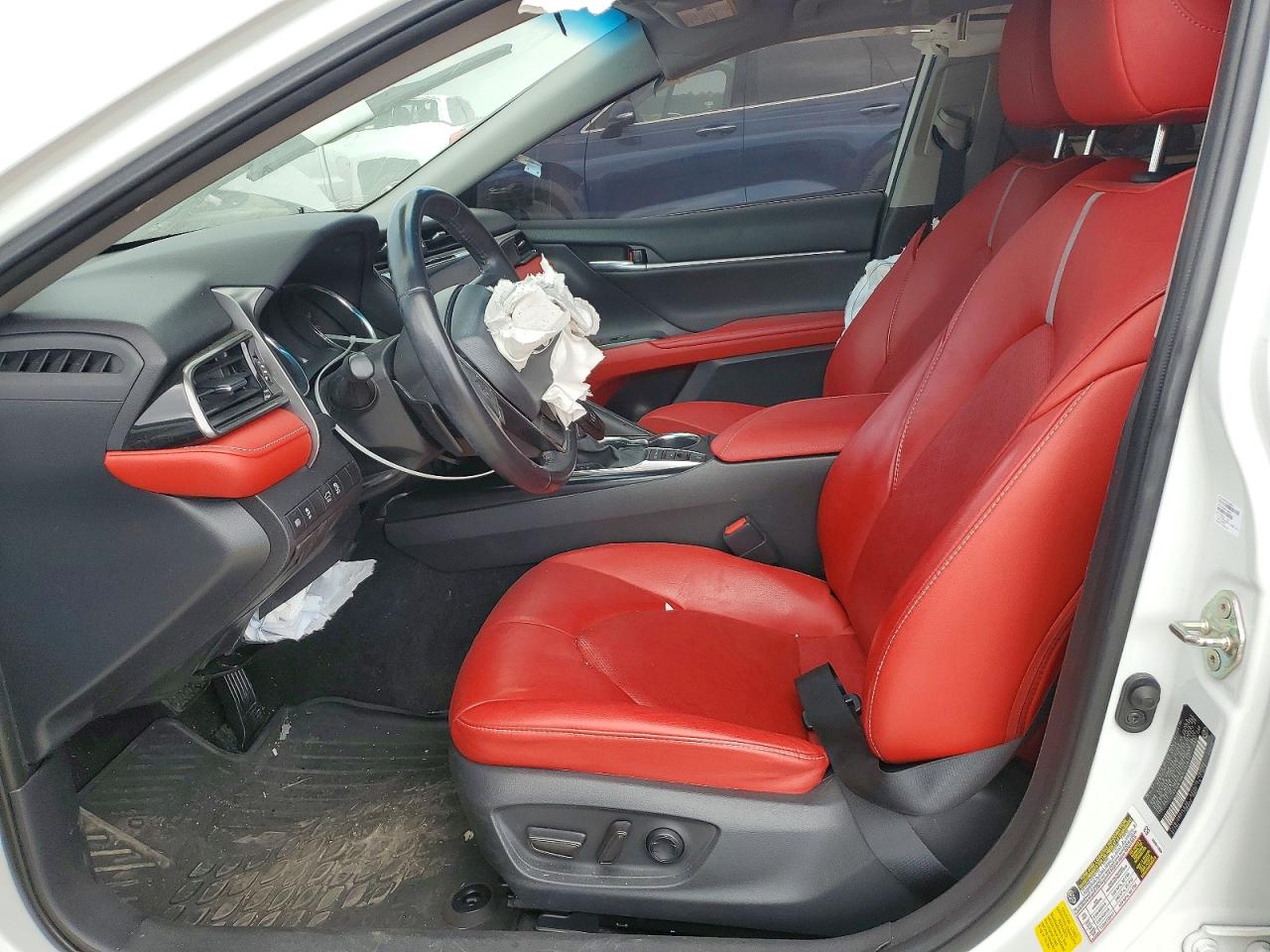 2020 TOYOTA CAMRY XSE photo 7