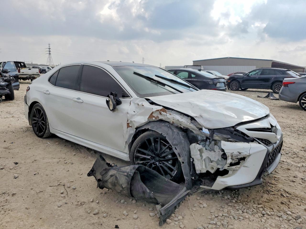 2020 TOYOTA CAMRY XSE photo 4